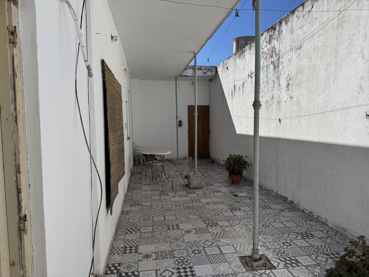 APTA CRÉDITO: CASA A RECICLAR A MTS DE AV. CASTRO BARROS. 120M2 CUBIERTOS. 362M2 TERRENO. — foto 39