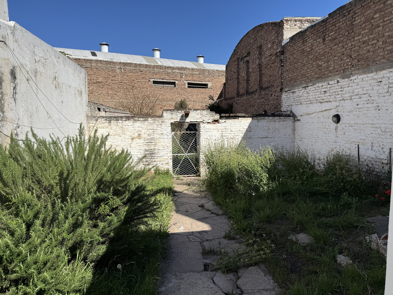APTA CRÉDITO: CASA A RECICLAR A MTS DE AV. CASTRO BARROS. 120M2 CUBIERTOS. 362M2 TERRENO. — foto 37