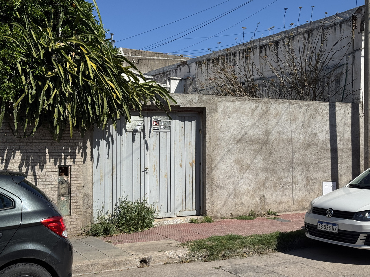 APTA CRÉDITO: CASA A RECICLAR A MTS DE AV. CASTRO BARROS. 120M2 CUBIERTOS. 362M2 TERRENO. — foto 2